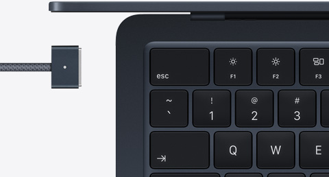 MacBook Air w kolorze północy z dopasowanym kolorystycznie przewodem MagSafe