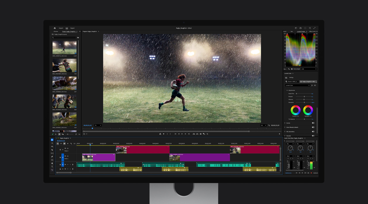 Adobe Premiere Proのファイルが表示されており、雨の中、フィールドを走っている1人のラグビー選手が映っている
